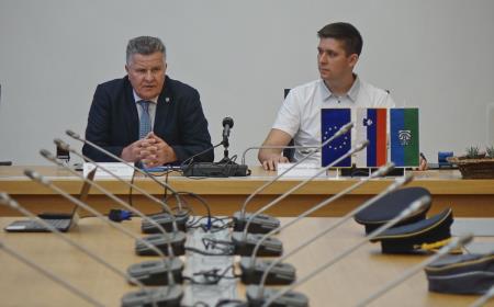 PODPIS POGODBE ZA NAKUP MOŠTVENIH VOZIL - Foto- Tine Šubic_10